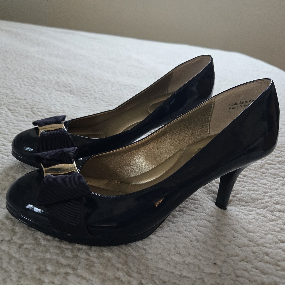 Size 8 kelly & katie navy patent heels